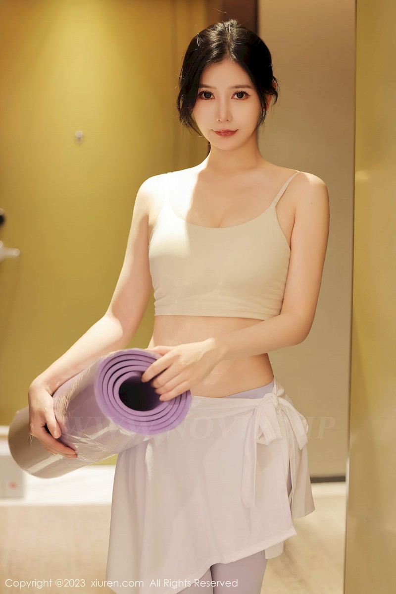 秀人网美女模特尹甜甜浅色运动服饰洁白肤色广州旅拍-绅士社