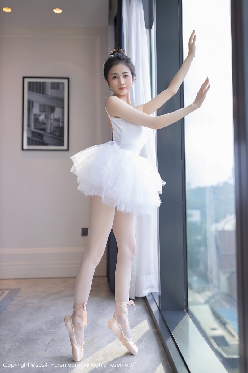 秀人网新人模特鱼尾fish白色芭蕾服搭配白色丝袜性感写真-绅士社