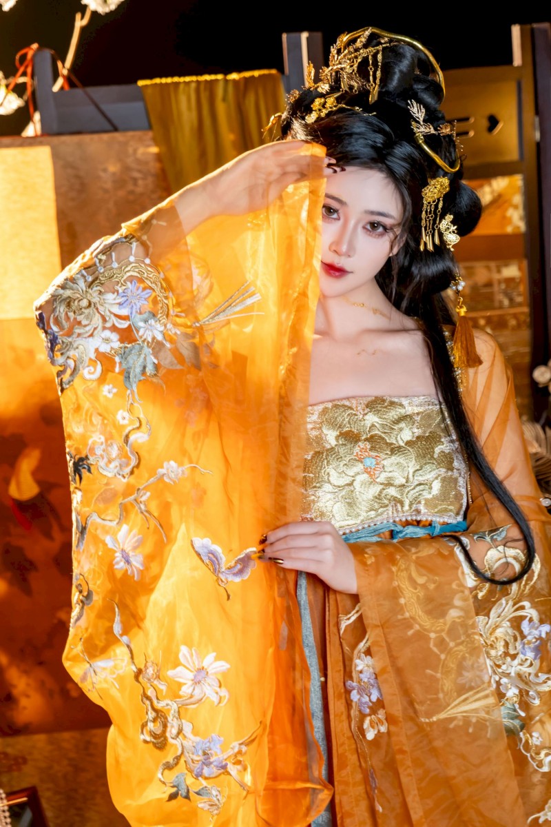 粉嫩美女Nnian身穿金蛇汉服国风大典贺岁篇写真-绅士社